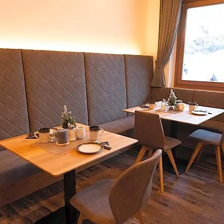Landhaus-pension Pattis 住宿加早餐酒店 3*